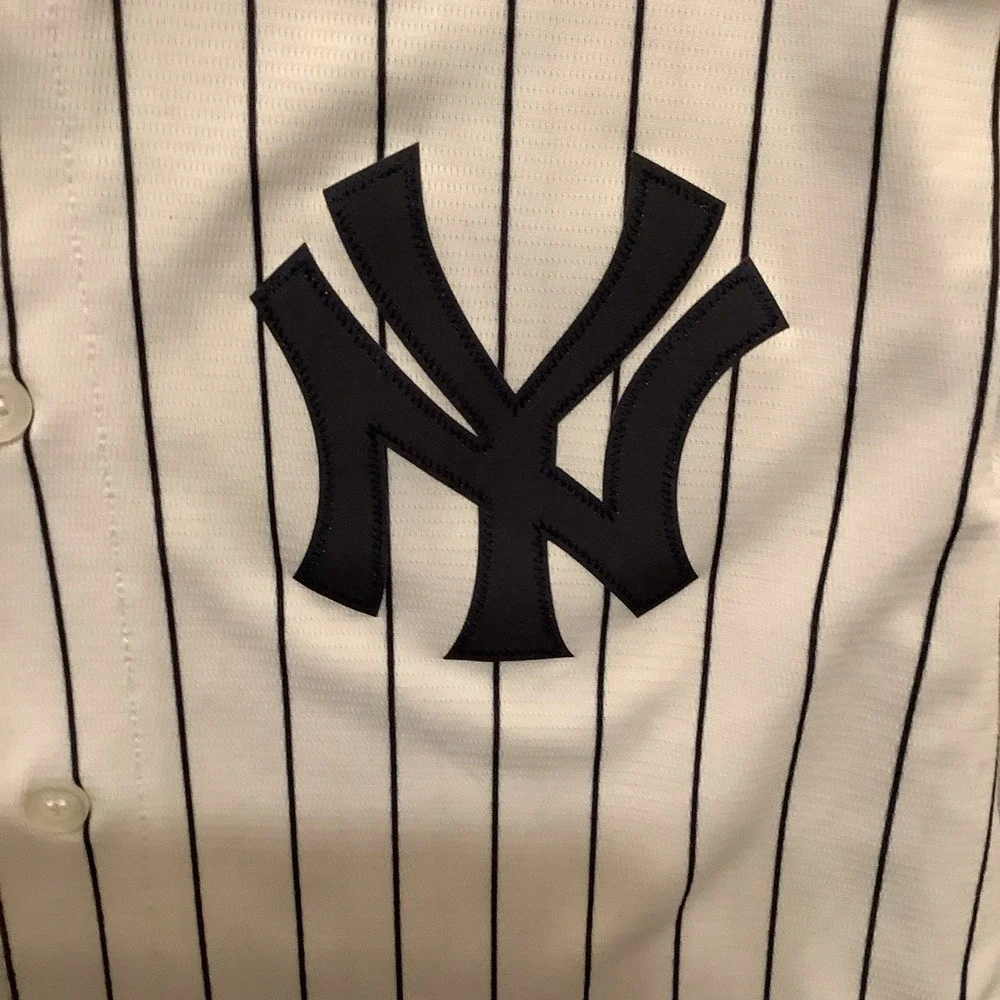 Nike Aaron Judge #99 New York Yankees Youth XL 18/20 Pinstripe MLB Jersey
